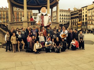 Akordeolari, en la Plaza del Castillo